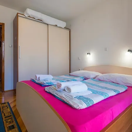 Apartment Katnic 1-2-3 *