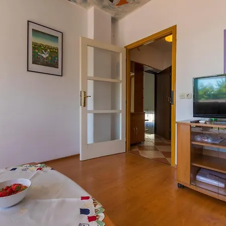 Katnic 1-2-3 Apartment