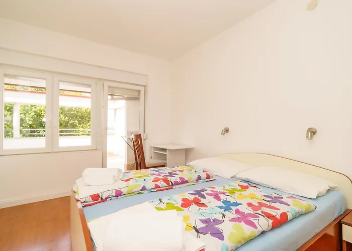 Apartman Katnic 1-2-3 *