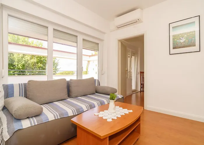 Apartment Katnic 1-2-3 *