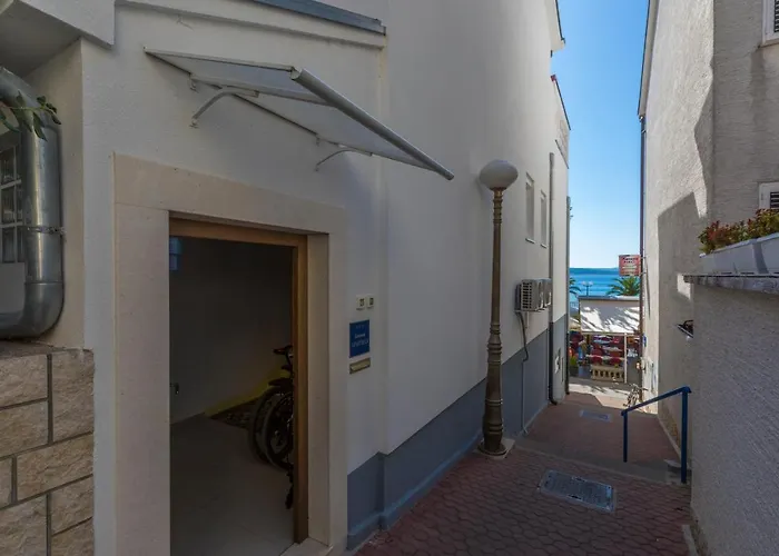 Apartment Katnic 1-2-3 *