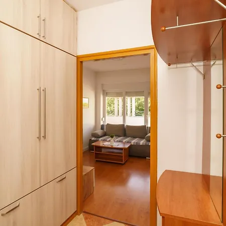 Apartman Katnic 1-2-3 *