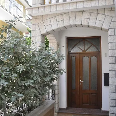 Apartman Katnic 1-2-3 *